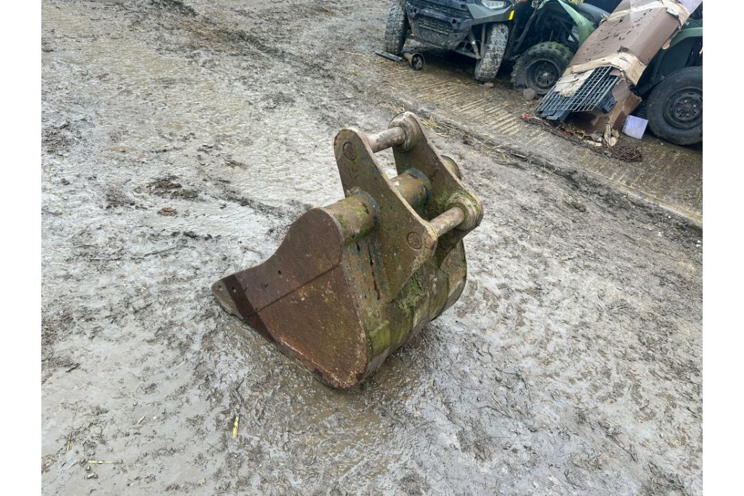 45MM DIGGING BUCKET - REMOVABLE PINS - Image 2 of 6