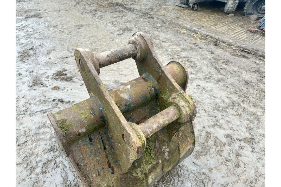 45MM DIGGING BUCKET - REMOVABLE PINS - Image 3 of 6