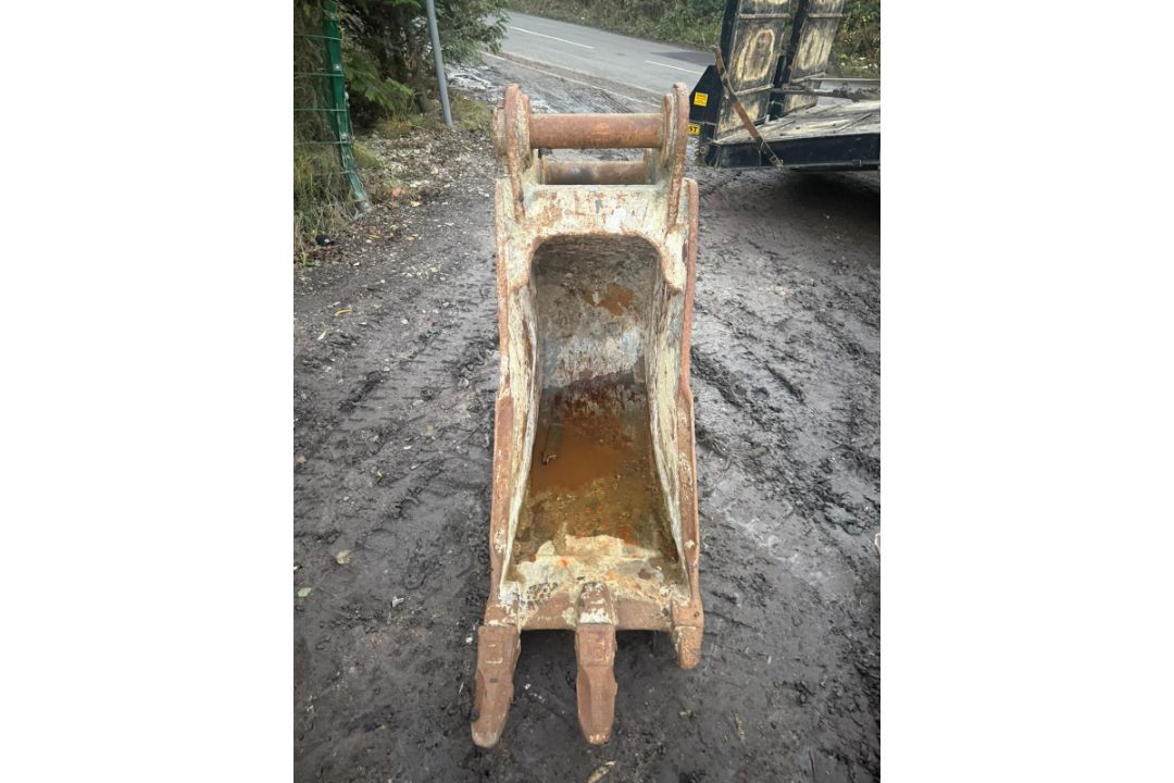 2FT DIGGING BUCKET - Image 6 of 8