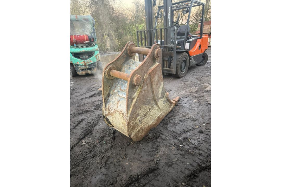 2FT DIGGING BUCKET - Image 8 of 8
