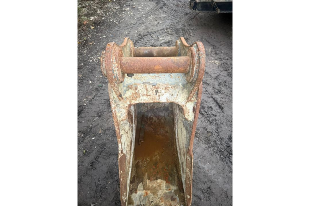 2FT DIGGING BUCKET - Image 4 of 8