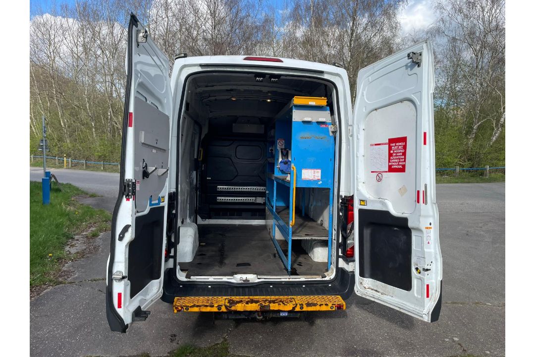 2018 18 FORD TRANSIT 350 PANEL VAN - 69K MILES - HEATED SEATS - EX BT - *NO VAT* - Image 8 of 19