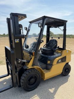 CATERPILLAR 2.5 TONNE DIESEL FORKLIFT TRUCK - CONTAINER SPEC