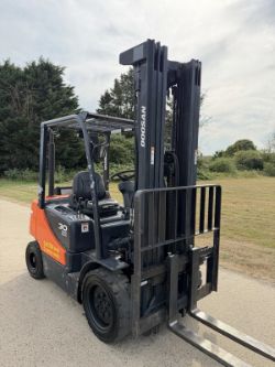 DOOSAN 3 TONNE DIESEL FORKLIFT TRUCK