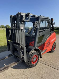 LINDE H50T GAS FORKLIFT TRUCK - FULL HEATED CAB - TRIPLE MAST CONTAINER SPEC