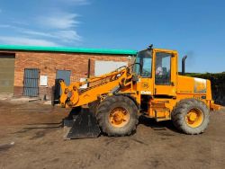 JCB 412S FARM MASTER FRONT LOADER*C/W BUCKET AND TINES*