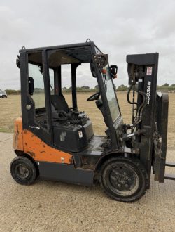 DOOSAN 2 TONNE DIESEL FORKLIFT TRUCK - CONTAINER SPEC