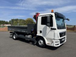 2017 67 PLATE MAN THO 12 TON UNDER RAM TIPPER WITH HMF 810 REMOTE CRANE - 444KM