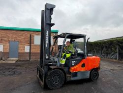 DOOSAN D50C-7 FORKLIFT*3329 HOURS*YEAR 2017*