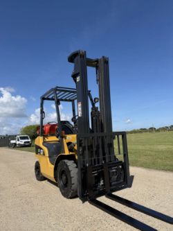 2015 CATERPILLAR FORKLIFT *2500 HOURS*
