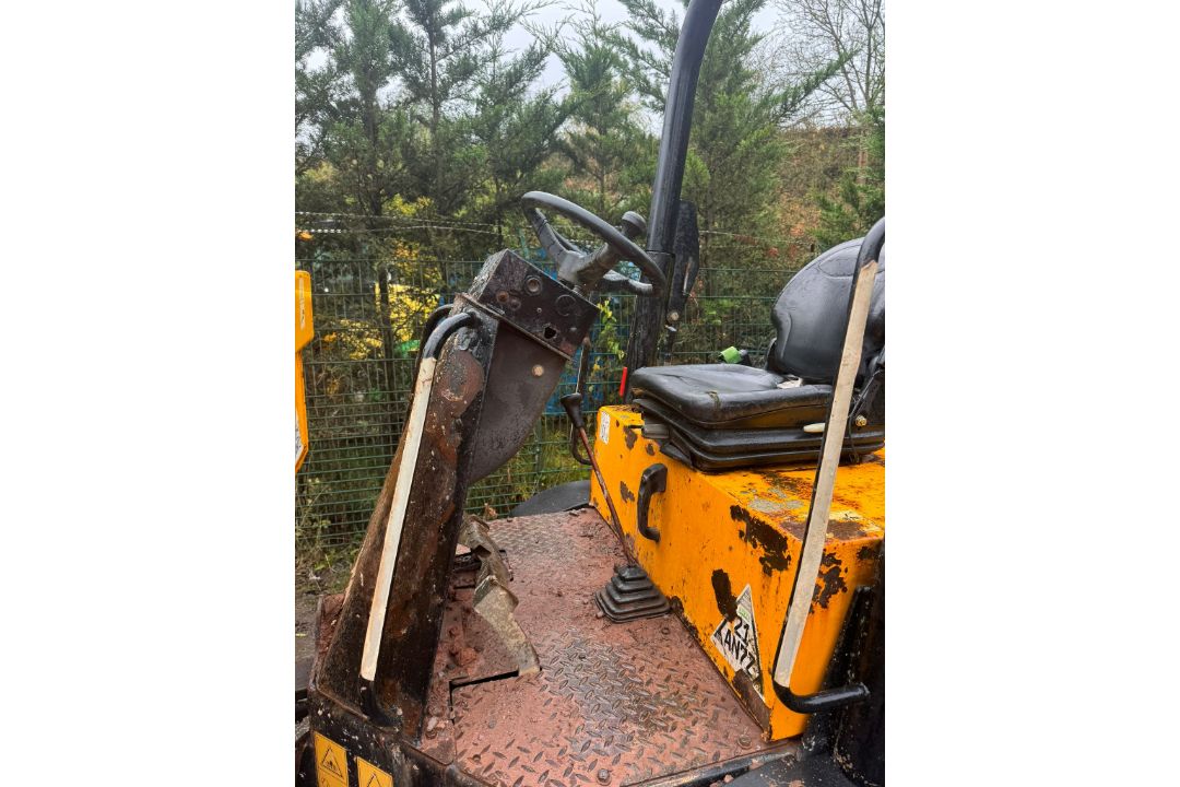 2017 JCB 3T-1 FRONT TIP 3 TON DUMPER - 1756 HOURS - RUNS AND DRIVES. - Image 3 of 12