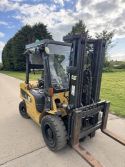 CATERPILLAR 3.5 TONNE DIESEL FORKLIFT TRUCK CONTAINER SPEC