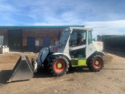 CLAAS 928PLUS 4WD TELEHANDLER*AG SPEC*C/W BUCKET & TINES*