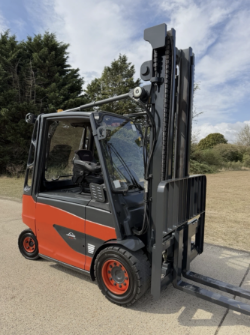 LINDE 4 TONNE ELECTRIC FORKLIFT TRUCK