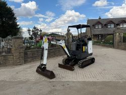 2018 BOBCAT E17 MINI EXCAVATOR - 2300 HOURS!