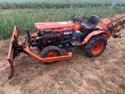 KUBOTA 7000 TRENCHING MACHINE