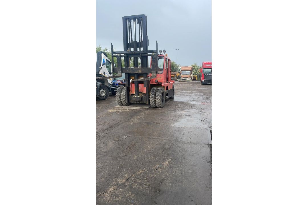 BOSS B2012 12 TON DIESEL FORKLIFT 2 STAGE MAST TWIN WHEELS - Image 5 of 6