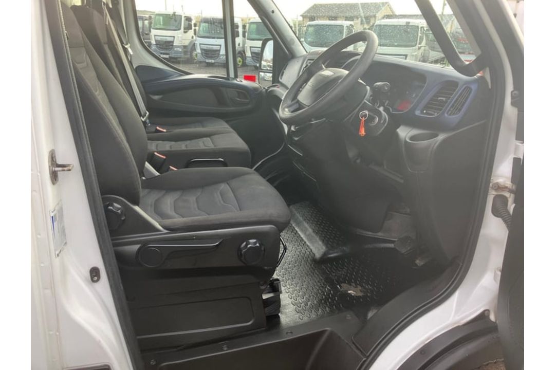2020 IVECO DAILY 72-180 20FT BOX WITH UNDER FLOOR TAIL LIFT *262K MILES* AIR CON* - Image 8 of 13