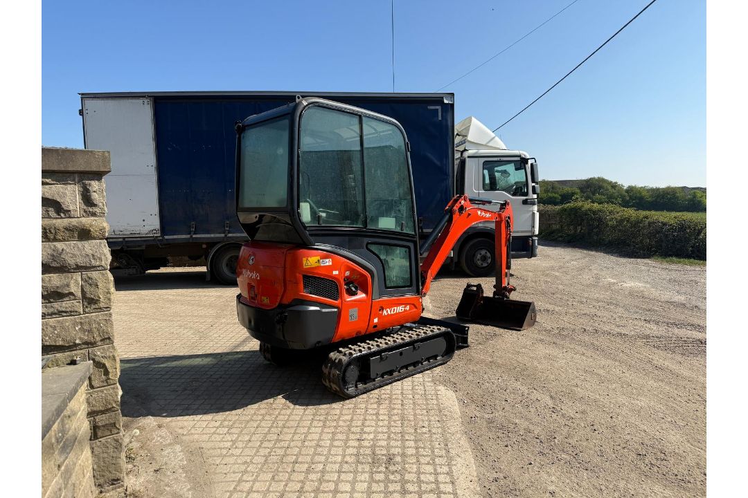 2015 KUBOTA KX016-4 MINI EXCAVATOR- PIPED FOR ATTACHMENTS - Image 6 of 11