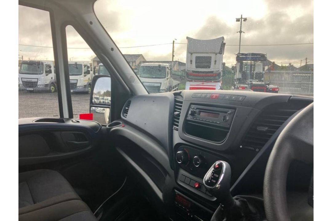 2020 IVECO DAILY 72-180 20FT BOX WITH UNDER FLOOR TAIL LIFT *262K MILES* AIR CON* - Image 9 of 13