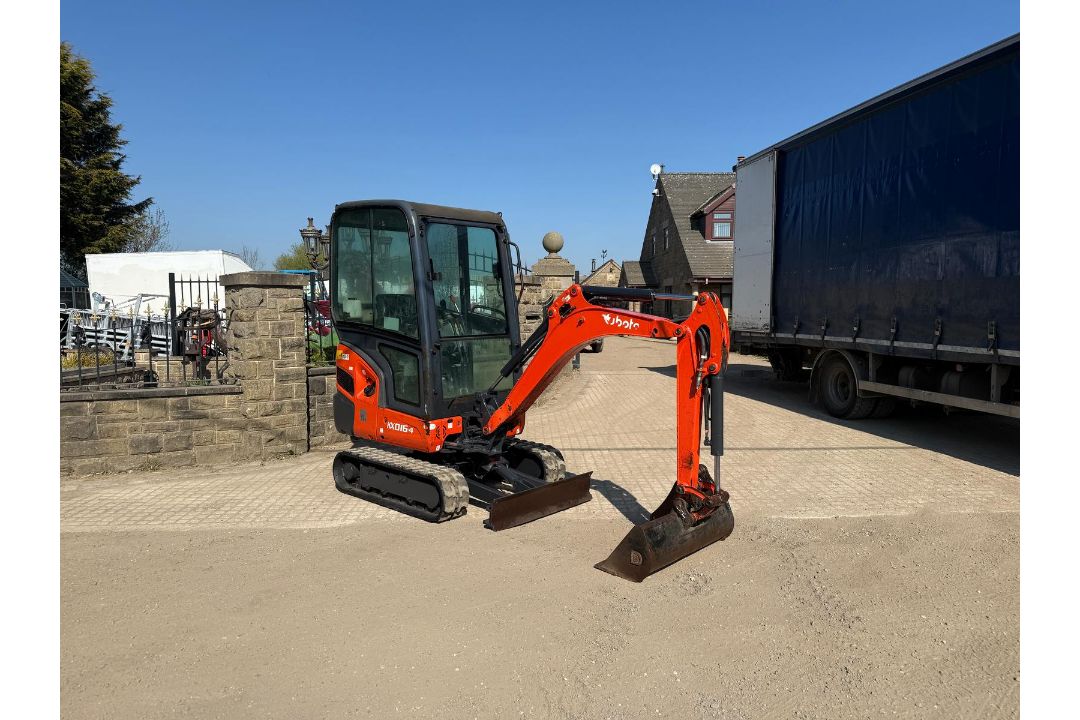 2015 KUBOTA KX016-4 MINI EXCAVATOR- PIPED FOR ATTACHMENTS - Image 1 of 11