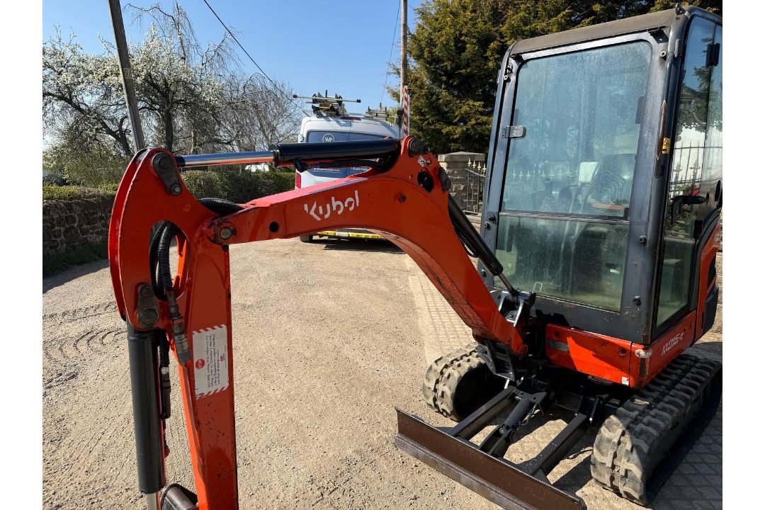 2015 KUBOTA KX016-4 MINI EXCAVATOR- PIPED FOR ATTACHMENTS - Image 3 of 11