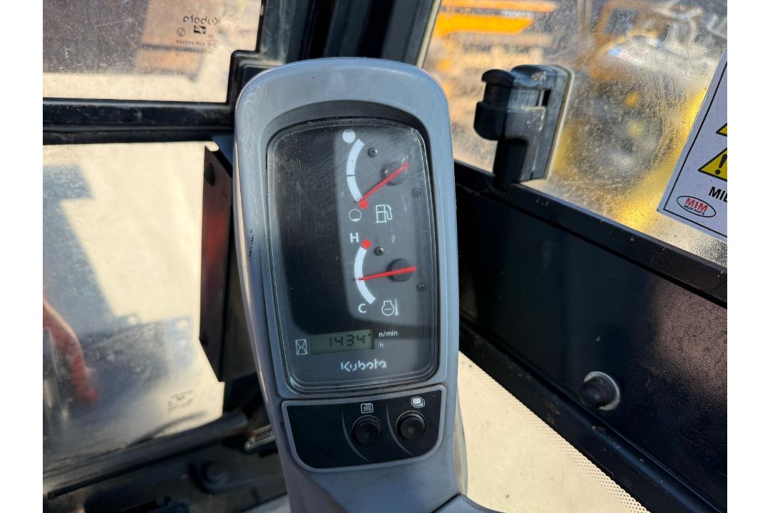 2015 KUBOTA KX016-4 MINI EXCAVATOR- PIPED FOR ATTACHMENTS - Image 10 of 11