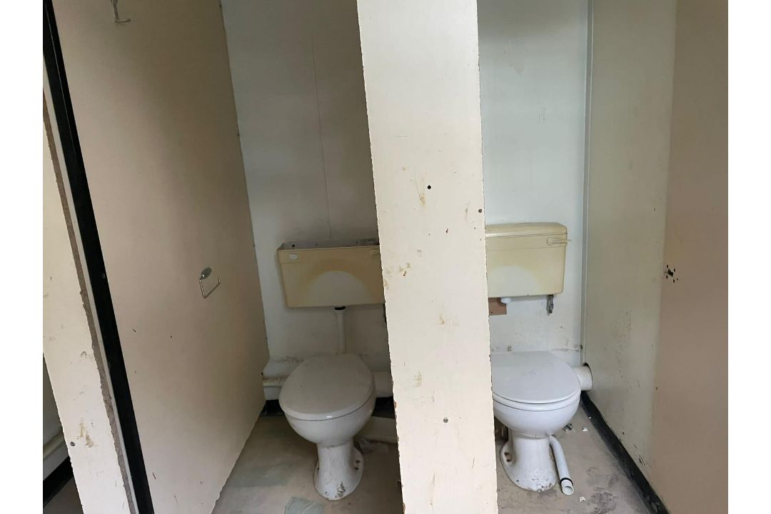 CONTAINER TOILET BLOCK WITH PRIVATE TOILET - Image 4 of 5