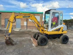 KOMATSU PW30 WHEELED EXCAVATOR*C/W BUCKET*