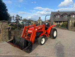 2010/59 KIOTI EX40-HST 40HP 4WD COMPACT TRACTOR WITH LOADER, BUCKET AND BALE SPIKE - 1862 HOURS