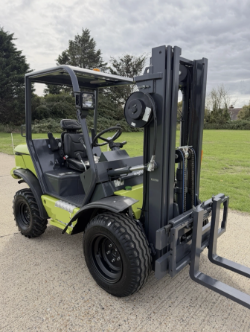 AGRIMAC 1.7 4X4 FORKLIFT TRUCK CONTAINER SPEC WEIGHTS 2.7 TONNE