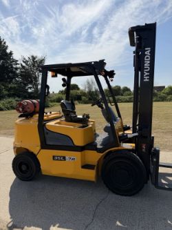 HYUNDAI 3.5 TONNE GAS FORKLIFT TRUCK