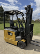 2019 CATERPILLAR 1.4 TONNE ELECTRIC FORKLIFT TRUCK - 3700 HOURS
