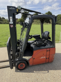 LINDE 1.6 TONNE ELECTRIC FORKLIFT TRUCK - CONTAINER SPEC