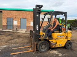 CATERPILLAR DP20K FORKLIFT*C/W PALLET TINES*