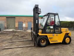 CATERPILLAR V155B FORKLIFT*C/W PALLET TINES*