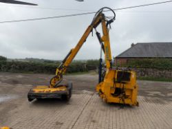 BOMFORD TURNER B81-81 TELESCOPIC HEDGE CUTTER