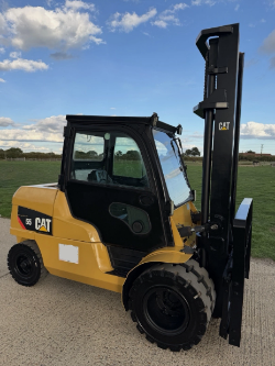 CATERPILLAR 5.5 TONNE DIESEL FORKLIFT TRUCK