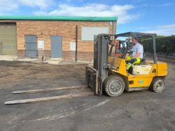 TCM FD30Z7S CONTAINER SPEC FORKLIFT *C/W 8 FT TINES*