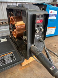 MILLER SUITCASE 12RC WIRE FEEDER