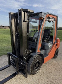 TOYOTA 2.5 TONNE DIESEL FORKLIFT TRUCK - CONTAINER SPEC