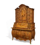 BEDEUTENDER SCHREIBSCHRANK À TROIS CORPS MIT DEM WAPPEN DERER VON BRANDENSTEIN