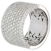 18K White gold pavé ring set with diamonds