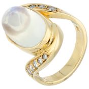 18K Yellow gold ring set with moonstone and diamond