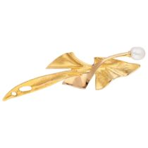 Lapponia 'Chimaera' 14K Yellow gold brooch set with a cultured pearl by Zoltán Popovits