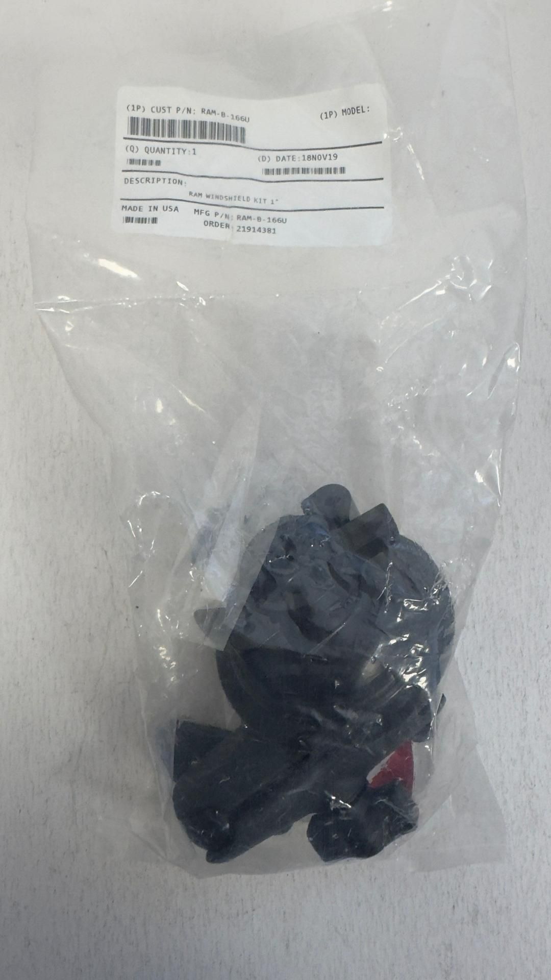 Fifteen Unpkd Ram Suction Mount Twist Lock