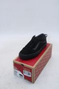 Vans Men's Old Skool Suede/Leather Trainers, Black, UK 5. Box damaged