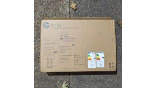 HP P22 G4 21.5-inch Monitor, Box Open