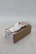 Journee Women's Mina Flip Flop Flat Sandals, White, Size 11. Box damaged