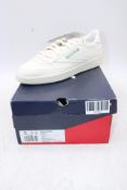 Reebok Women's Club Court 85 Vintage Trainers, Chalk/Green, UK 8.5. Box damaged